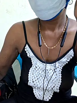 Snapshot of Tamil--Rani chatting on December 19, 2025, 2:24 pm Tamil--Rani online show from December 19, 2025, 2:24 pm