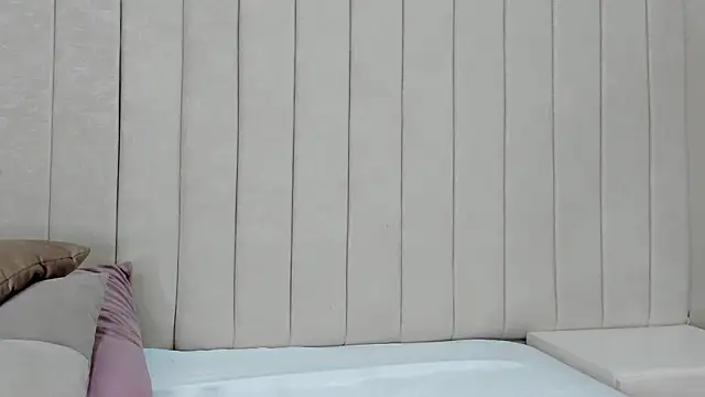 Littleolivia  online show from March 5, 2025, 1:06 pm