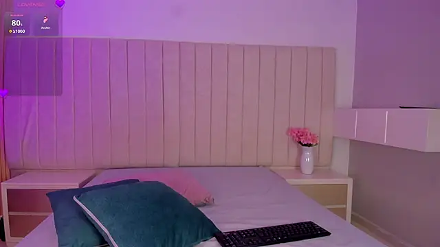 Littleolivia  online show from February 27, 2026, 1:55 pm