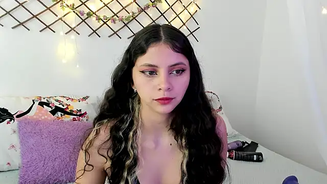 Ivanna Bruner online show from November 14, 2025, 5:44 pm