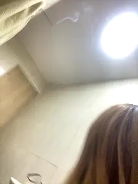 mia foxts online show from September 29, 2025, 6:35 pm