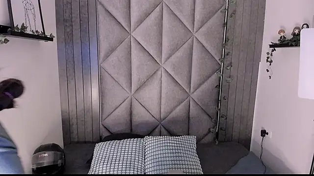 AbbyWathson online show from November 18, 2025, 7:29 pm