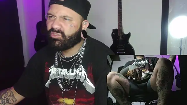 Snapshot of darkclothes chatting on December 29, 2024, 12:52 am darkclothes online show from December 29, 2024, 12:52 am