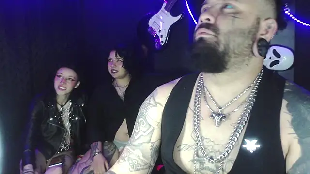 Snapshot of darkclothes chatting on October 29, 2025, 6:04 am darkclothes online show from October 29, 2025, 6:04 am