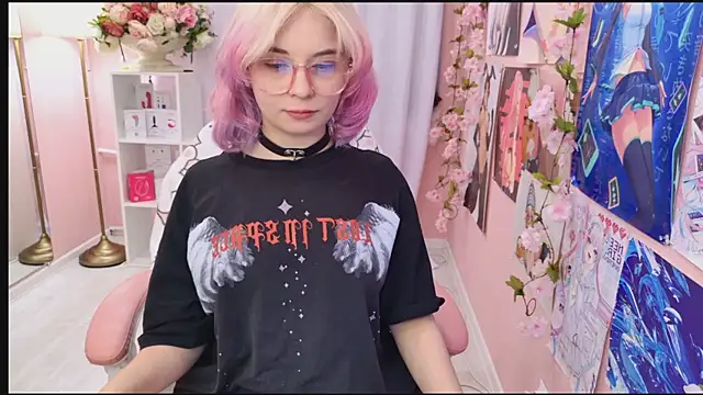 Coconut Mia online show from October 7, 2025, 4:26 pm