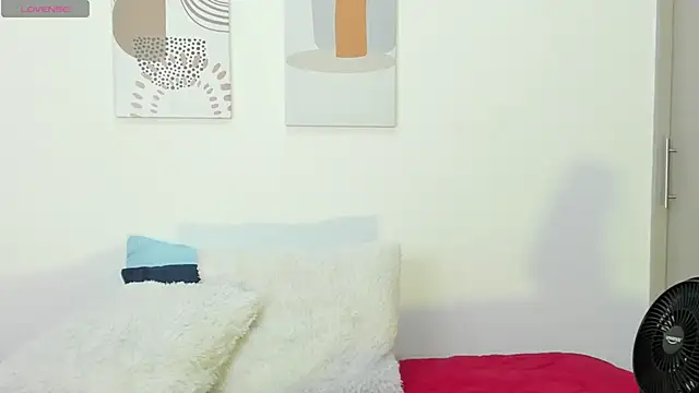 Evawalker  online show from November 27, 2025, 4:47 am