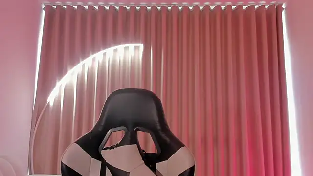 Snapshot of SavannahWildee chatting on October 8, 2025, 12:14 pm SavannahWildee online show from October 8, 2025, 12:14 pm