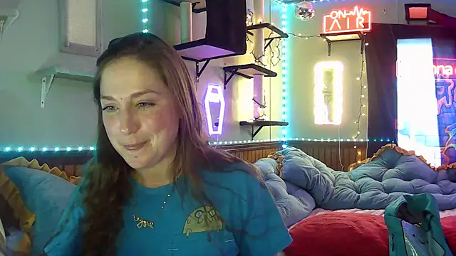 mirannacult online show from December 21, 2024, 8:32 pm