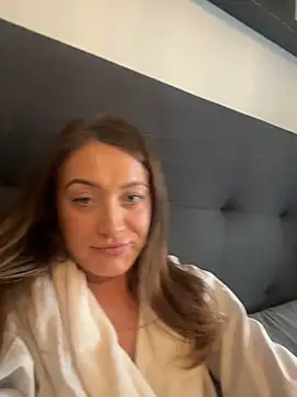 Snapshot of Pollypearson chatting on December 1, 2025, 12:21 pm Pollypearson online show from December 1, 2025, 12:21 pm