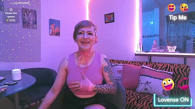 Maria fernandaxxx  online show from November 10, 2025, 5:01 pm