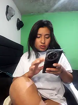 yuliparis online show from January 25, 2025, 3:09 am