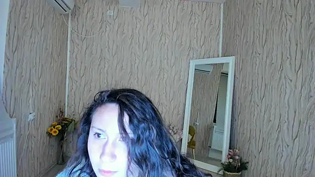 Snapshot of AishaRouhi chatting on January 11, 2025, 5:10 am AishaRouhi online show from January 11, 2025, 5:10 am