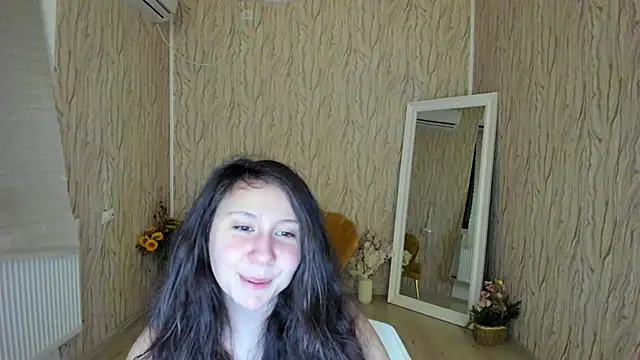 Snapshot of AishaRouhi chatting on January 19, 2025, 3:29 am AishaRouhi online show from January 19, 2025, 3:29 am