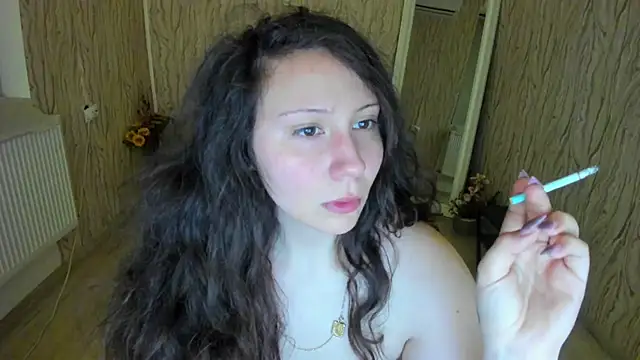 Snapshot of AishaRouhi chatting on February 1, 2025, 3:19 am AishaRouhi online show from February 1, 2025, 3:19 am