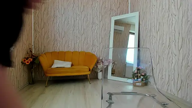 Snapshot of AishaRouhi chatting on March 14, 2025, 3:15 am AishaRouhi online show from March 14, 2025, 3:15 am