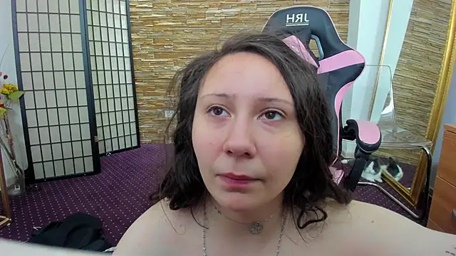 AishaRouhi online show from December 4, 2025, 5:39 am