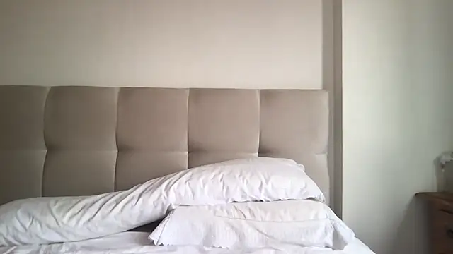 paolajonez online show from December 3, 2024, 3:55 pm