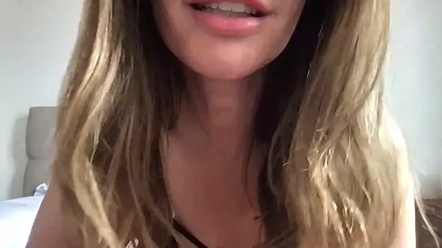 paolajonez online show from December 30, 2024, 3:24 pm