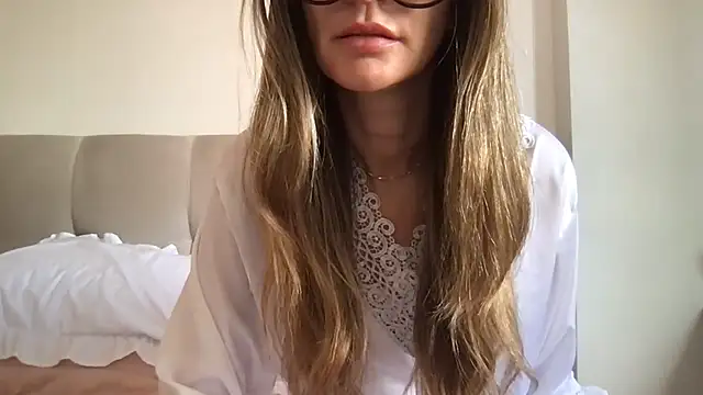 paolajonez online show from January 4, 2025, 11:22 am