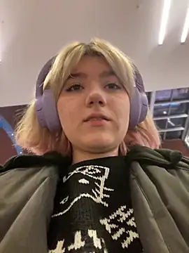 Baby  Naughty online show from December 7, 2024, 5:09 pm