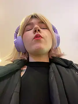 Baby  Naughty online show from December 19, 2024, 1:40 pm