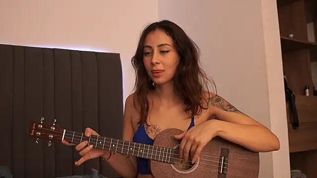 juanasnz99 online show from February 3, 2025, 6:45 am