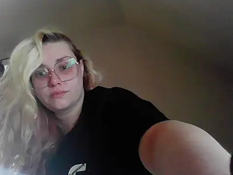 Lalalynn online show from May 1, 2026, 7:40 pm