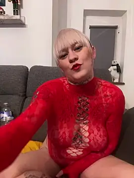 Snapshot of poussichienne chatting on December 10, 2024, 7:54 pm poussichienne online show from December 10, 2024, 7:54 pm