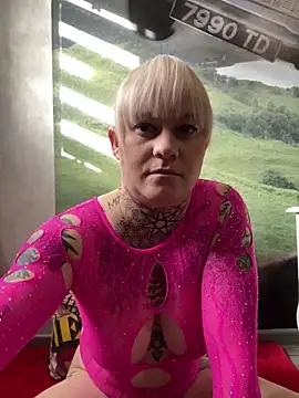 Snapshot of poussichienne chatting on January 31, 2025, 12:51 pm poussichienne online show from January 31, 2025, 12:51 pm