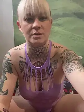 Snapshot of poussichienne chatting on February 3, 2025, 1:30 pm poussichienne online show from February 3, 2025, 1:30 pm