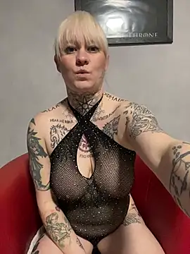 Snapshot of poussichienne chatting on February 27, 2025, 4:53 pm poussichienne online show from February 27, 2025, 4:53 pm