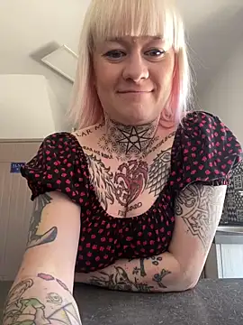 Snapshot of poussichienne chatting on March 6, 2025, 10:41 am poussichienne online show from March 6, 2025, 10:41 am