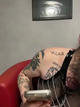 Snapshot of poussichienne chatting on March 8, 2025, 12:52 pm poussichienne online show from March 8, 2025, 12:52 pm