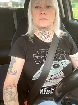 Snapshot of poussichienne chatting on October 7, 2025, 10:45 am poussichienne online show from October 7, 2025, 10:45 am