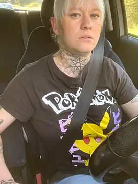 Snapshot of poussichienne chatting on October 8, 2025, 10:24 am poussichienne online show from October 8, 2025, 10:24 am