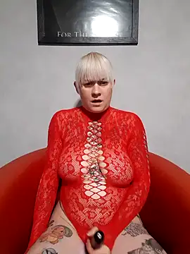 Snapshot of poussichienne chatting on October 28, 2025, 4:20 pm poussichienne online show from October 28, 2025, 4:20 pm