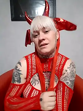 Snapshot of poussichienne chatting on October 30, 2025, 4:41 pm poussichienne online show from October 30, 2025, 4:41 pm