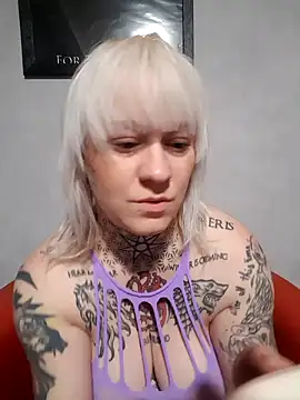 Snapshot of poussichienne chatting on November 5, 2025, 4:07 pm poussichienne online show from November 5, 2025, 4:07 pm