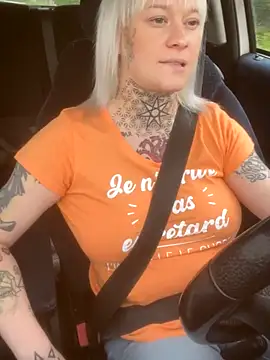 Snapshot of poussichienne chatting on November 14, 2025, 11:31 am poussichienne online show from November 14, 2025, 11:31 am