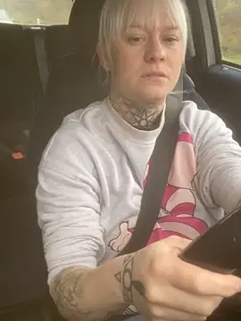 Snapshot of poussichienne chatting on November 15, 2025, 12:02 pm poussichienne online show from November 15, 2025, 12:02 pm