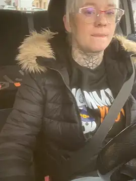 Snapshot of poussichienne chatting on November 28, 2025, 10:29 am poussichienne online show from November 28, 2025, 10:29 am