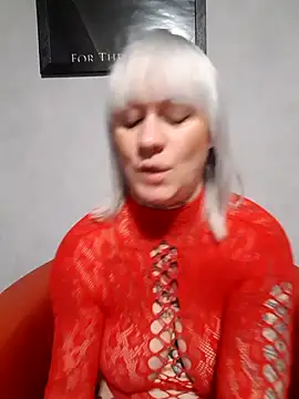 Snapshot of poussichienne chatting on December 14, 2025, 4:34 pm poussichienne online show from December 14, 2025, 4:34 pm