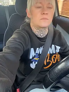 Snapshot of poussichienne chatting on December 18, 2025, 12:00 pm poussichienne online show from December 18, 2025, 12:00 pm