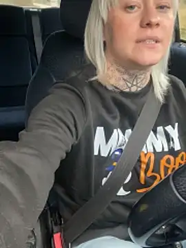 Snapshot of poussichienne chatting on December 19, 2025, 12:34 pm poussichienne online show from December 19, 2025, 12:34 pm