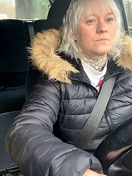 Snapshot of poussichienne chatting on January 12, 2026, 11:04 am poussichienne online show from January 12, 2026, 11:04 am