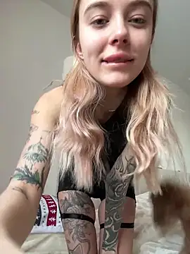 Snapshot of enjoy_my_beauty chatting on February 3, 2026, 7:13 am enjoy my beauty online show from February 3, 2026, 7:13 am