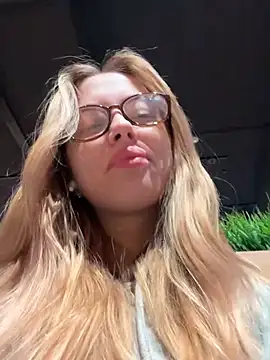 Snapshot of enjoy_my_beauty chatting on February 8, 2026, 6:50 am enjoy my beauty online show from February 8, 2026, 6:50 am