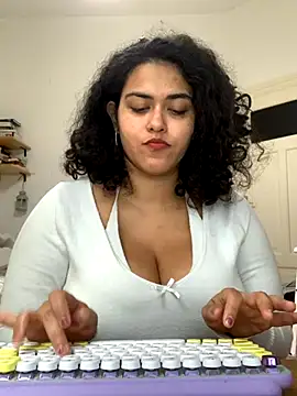 Snapshot of Curvydesifromgermany chatting on September 11, 2025, 12:16 pm Curvydesifromgermany online show from September 11, 2025, 12:16 pm