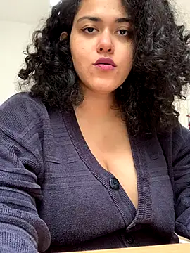 Snapshot of Curvydesifromgermany chatting on October 8, 2025, 12:36 pm Curvydesifromgermany online show from October 8, 2025, 12:36 pm