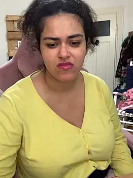 Curvydesifromgermany online show from November 5, 2025, 1:33 pm